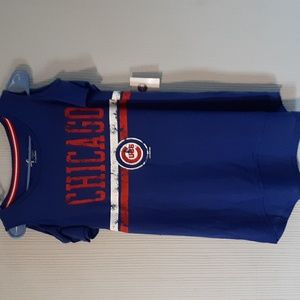 Small chicago cubs tshirt